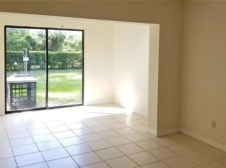 1530 Pickwood Ave — Photo 3