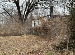 5621 Westmoreland Pl, East Saint Louis, IL 62204