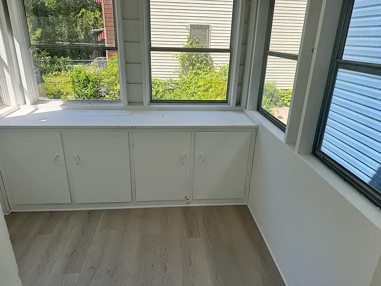 704 Raspberry St — Photo 6
