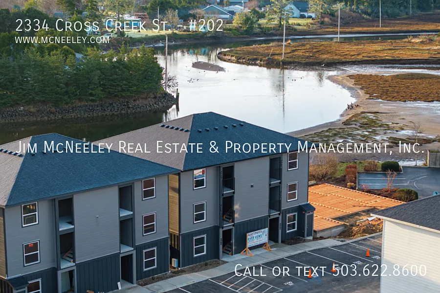 2BR/2BA Second-Floor Unit with Covered Deck & River Views — Photo 2