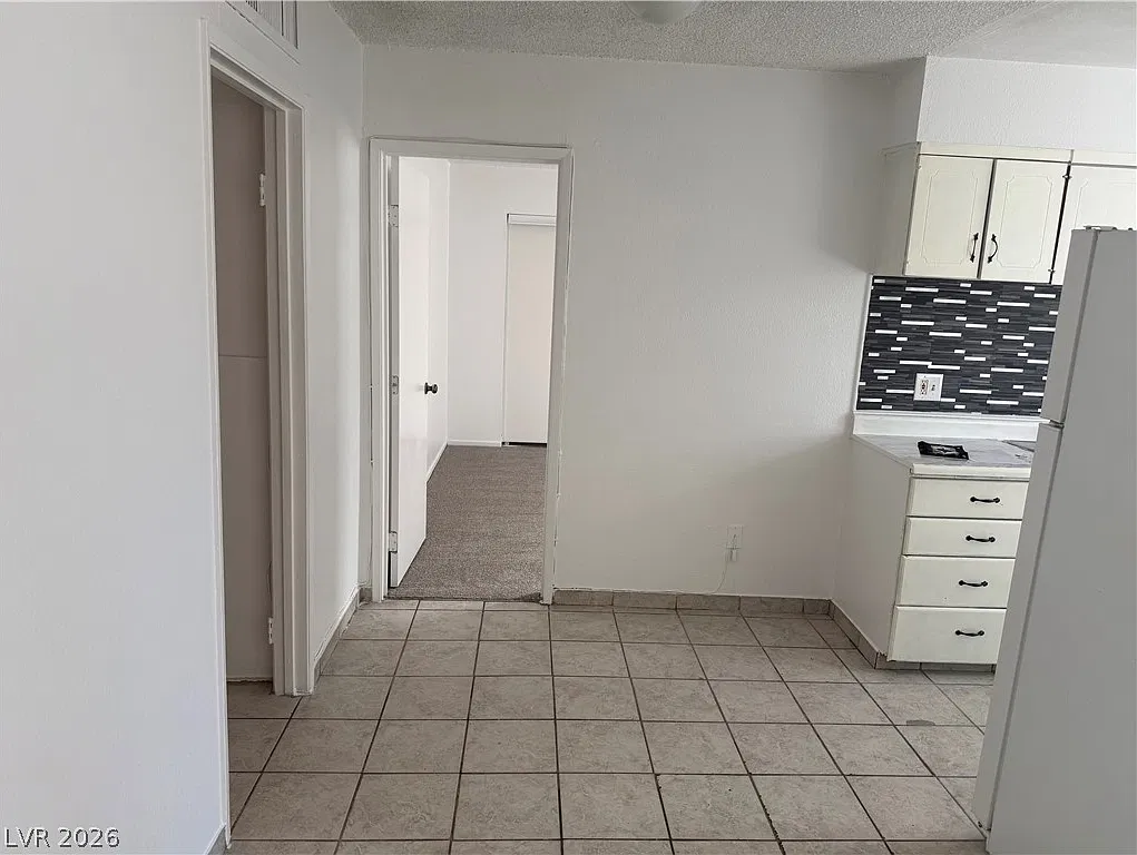 2 bed, 1.0 bath, 3540 sqft, $1,100 — Photo 3