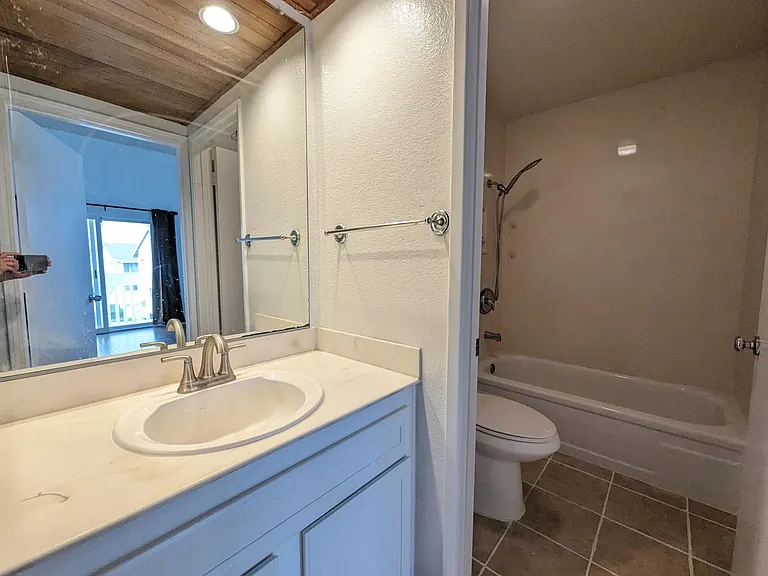 4058 Mahaila Ave #F — Photo 44