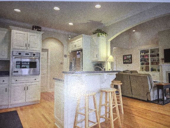 3rd image of 150 Golden Oak Dr