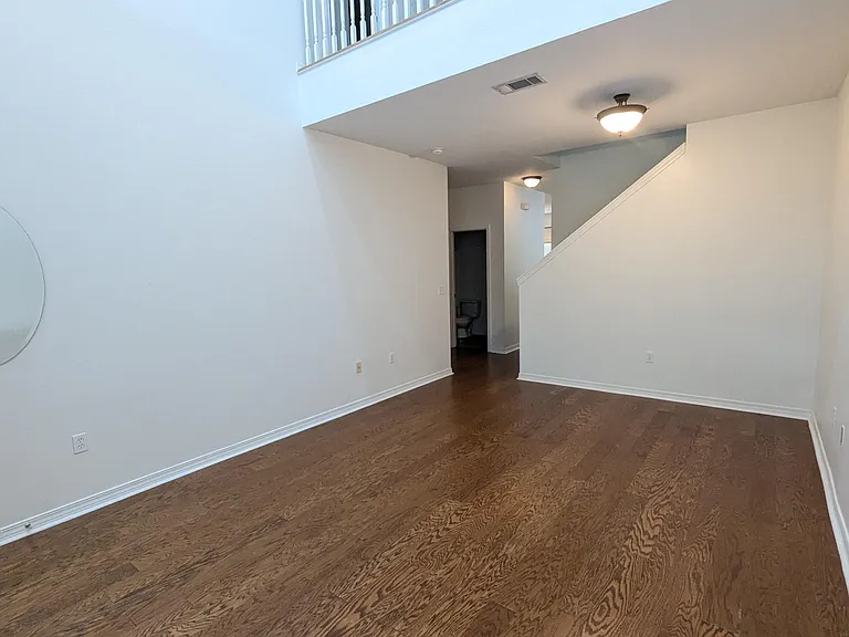 1537 Bentley Cir — Photo 4