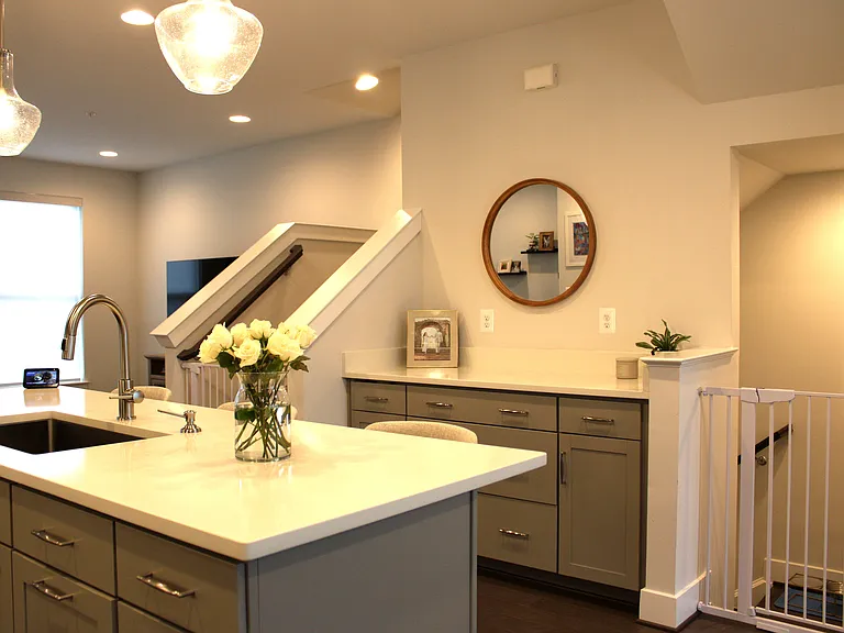 5040 Oakmoore Dr — Photo 2