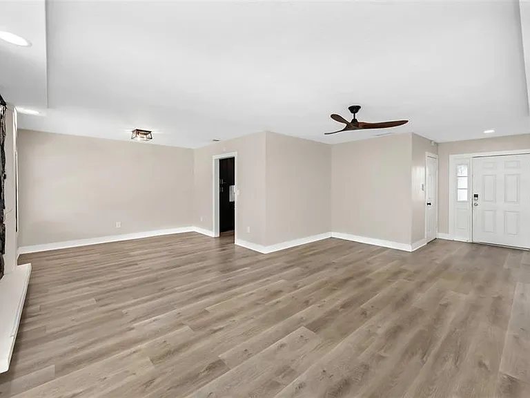 4030 Fieldgreen Pl — Photo 9