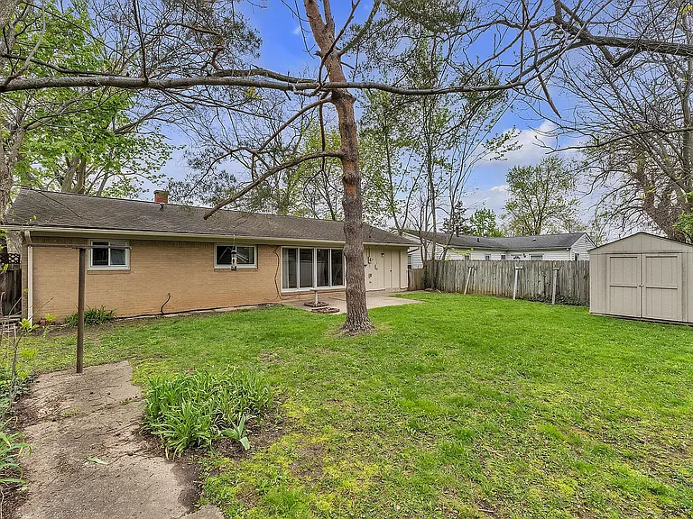 1114 N Maple Rd — Photo 24