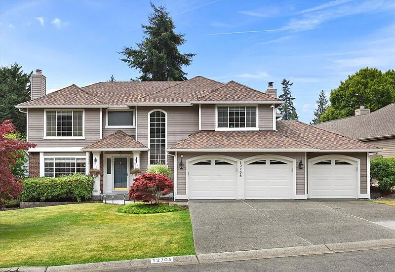 5 bed, 2.5 bath, 2617 sqft, $4,300 — Photo 1