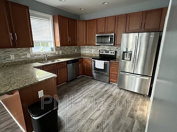 4th image of 360 Baltimore Ave
