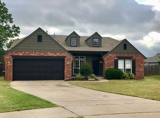 416 E Wichita Ct N, Broken Arrow, OK 74012