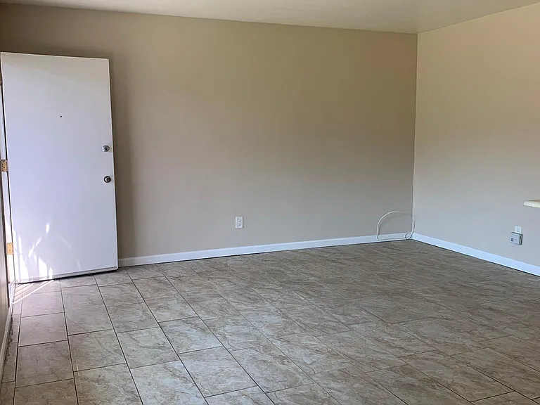 1401 S Gilbert St #6 — Photo 1