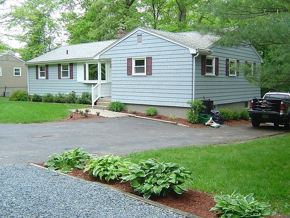 2nd image of 135 Oak St