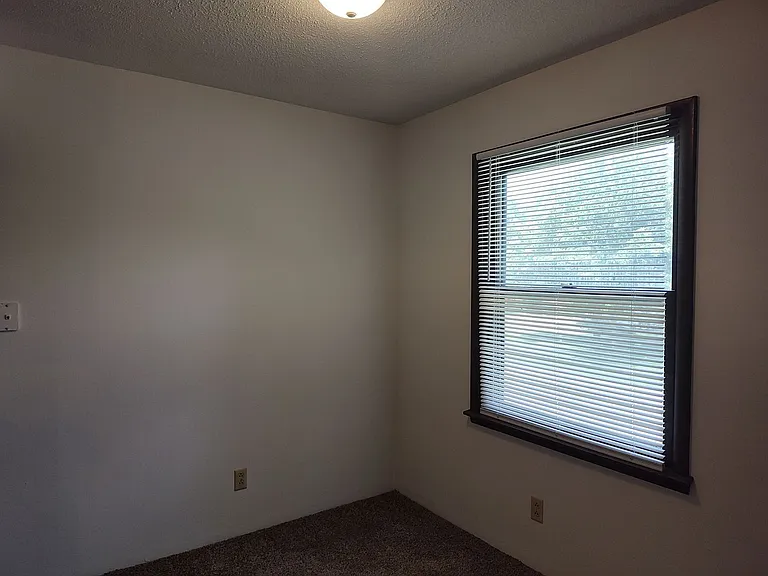 609 Sycamore Cir #1-4 — Photo 4