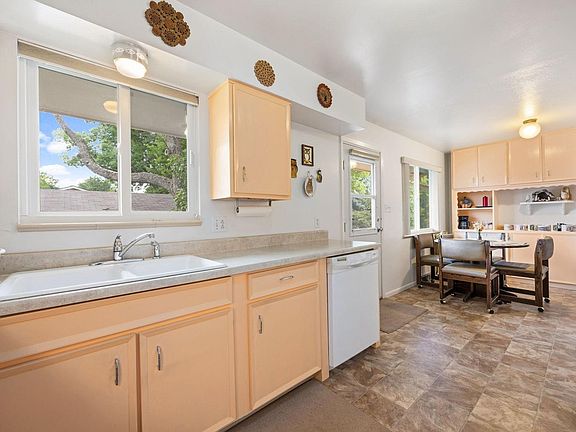 5th image of 2509 Stanford Rd