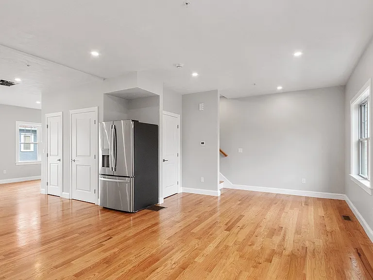 10 Windsor St #1 — Photo 14