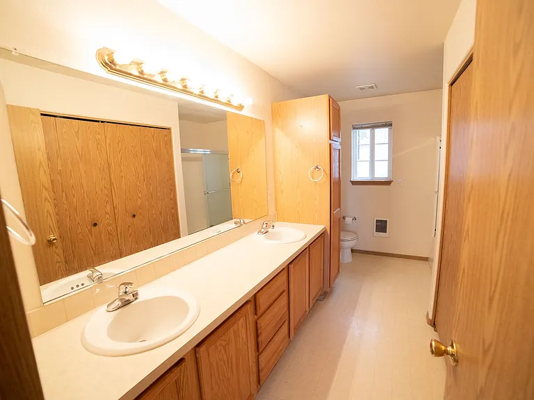 370 N Douglas St — Photo 18