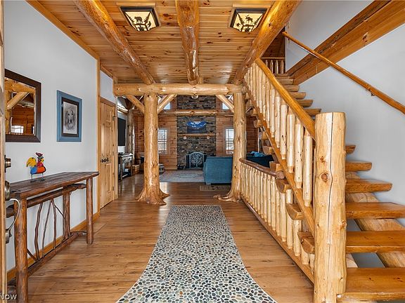 5th image of 2833 Harpster Rd