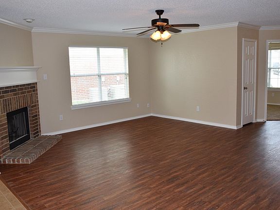 4th image of 4925 Trail Hollow Dr