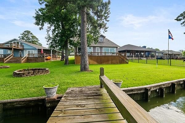1st image of 153 Lakeshore Dr