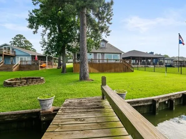 153 Lakeshore Dr, Onalaska, TX 77360