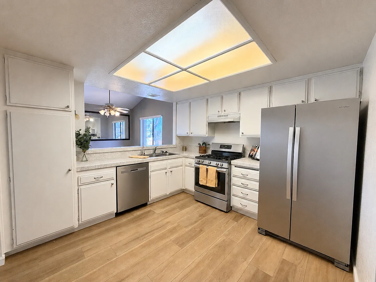 2 bed, 1217 sqft, $3,200 — Photo 3
