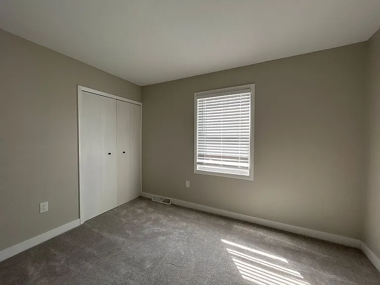 809 Lindenwood Dr S — Photo 12