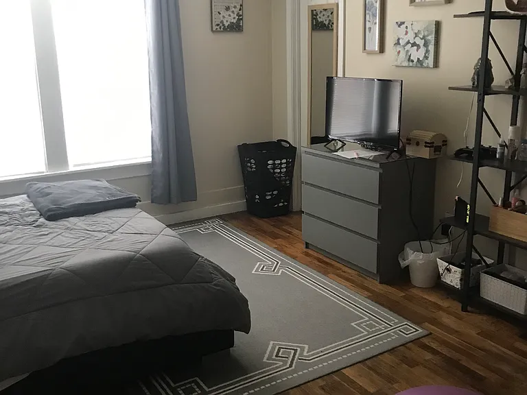 614 E Illinois St — Photo 10