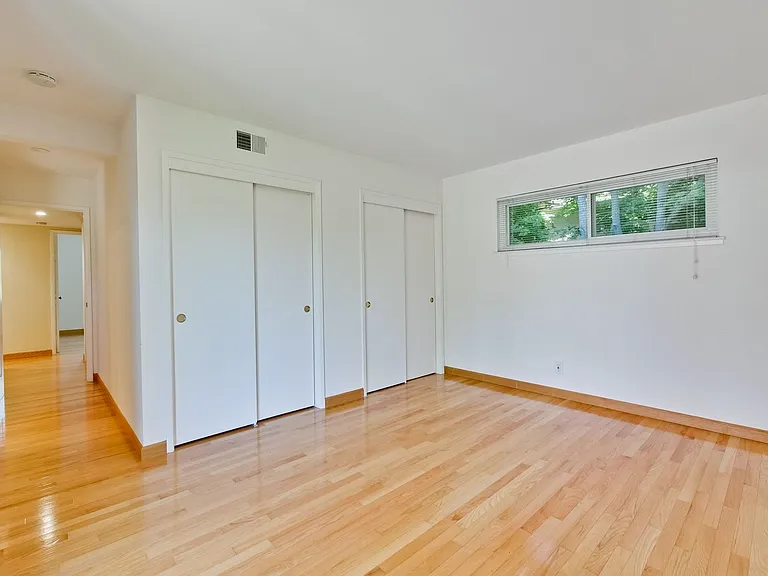 1084 Bluebird Ave — Photo 16
