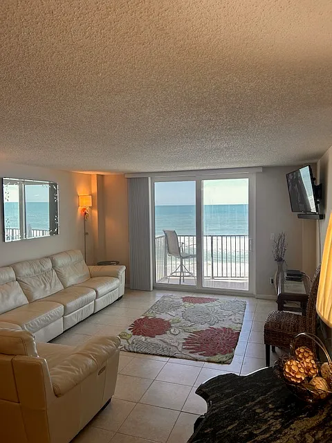2 bed, 1290 sqft, $2,600 — Photo 1
