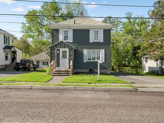 2nd image of 124 Prospect St