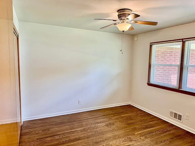 910 Gilbert Ave #1/2 — Photo 9