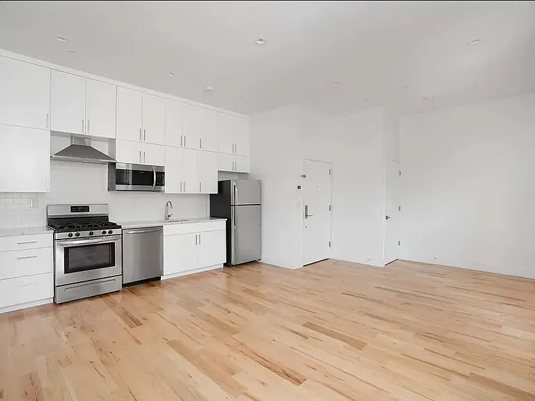 205 E 17th St #4B — Photo 5