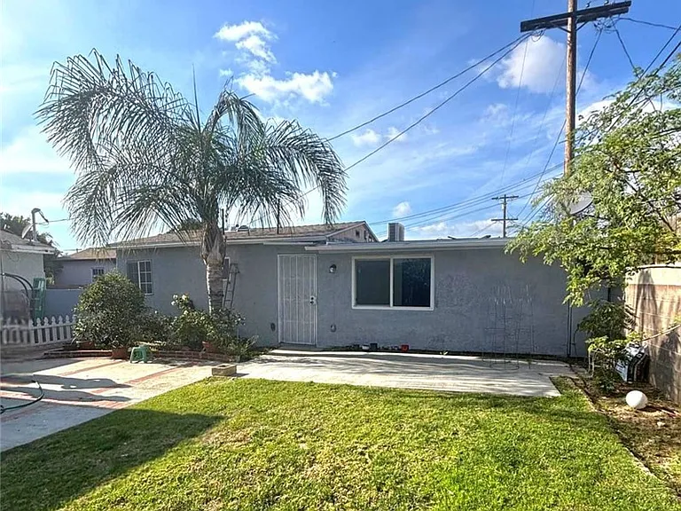 8854 Dorrington Ave — Photo 1
