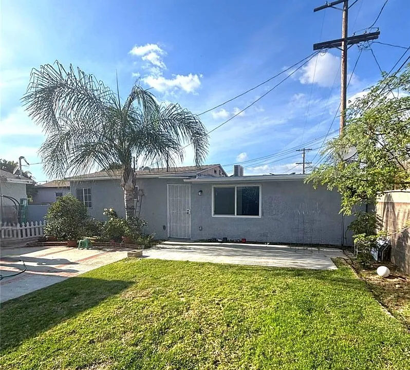 8854 Dorrington Ave