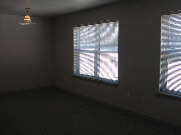 3rd image of 4114 Weeping Willow Dr APT A