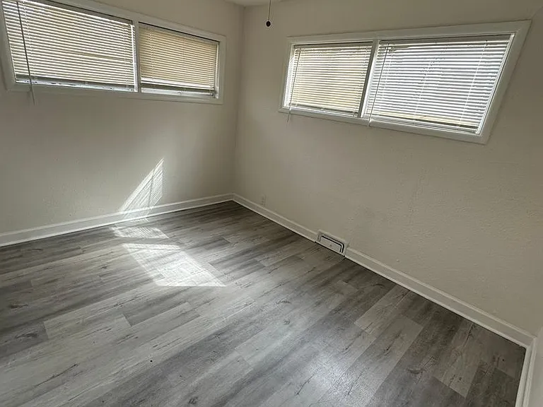 11354 Sycamore Ter — Photo 12
