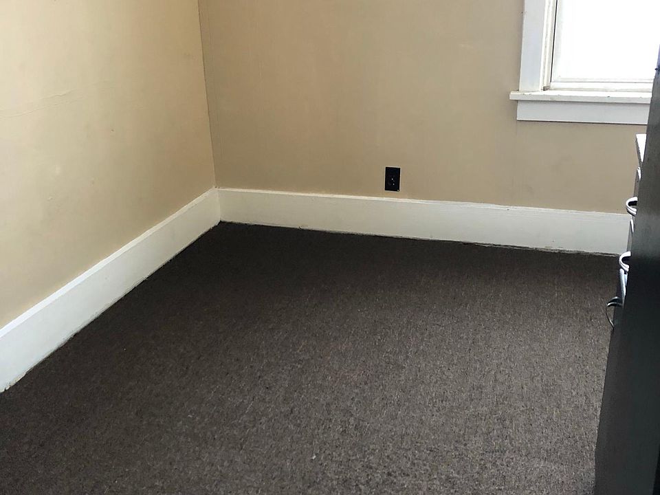 503 S Maple St Monticello IA Zillow