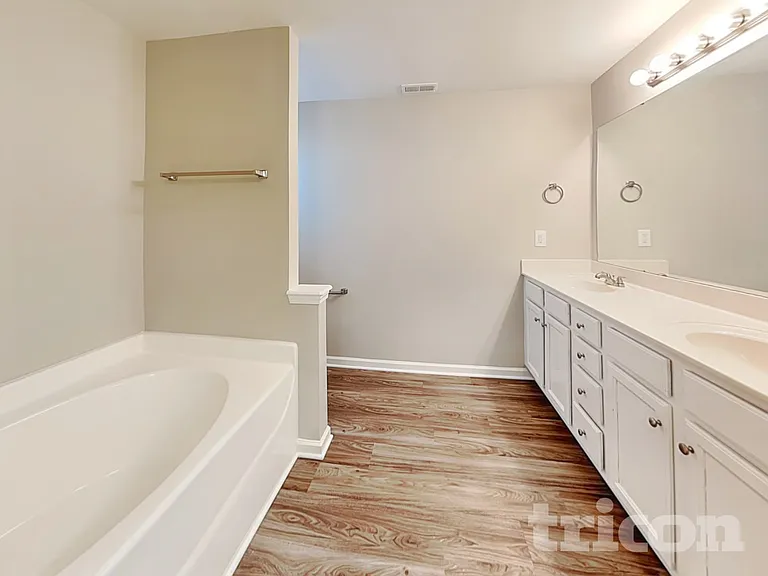 6235 Leslie Dr — Photo 9