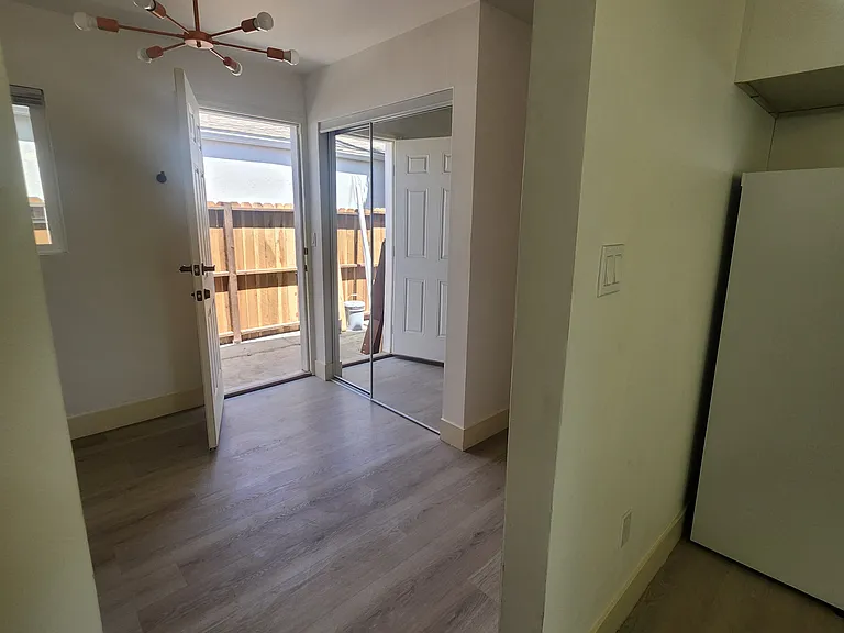 1111 S Rimpau Blvd — Photo 11