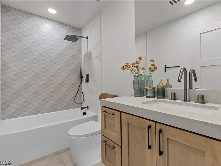 2401 Driftwood Dr — Photo 52