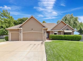 1143 E Southcrest Cir, Derby, KS 67037