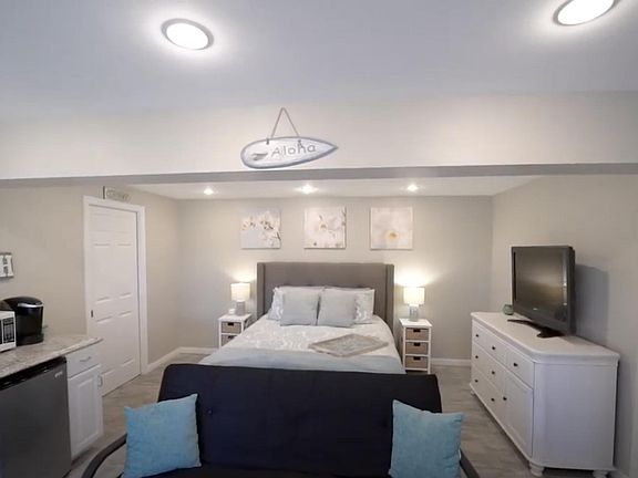 Furnished with a double bed. Ready to go!