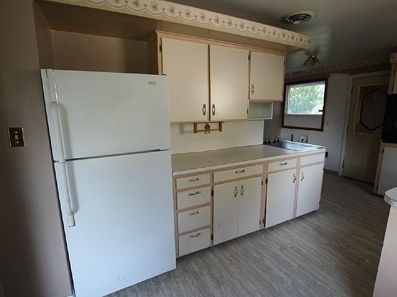 2nd image of 140 W Dinehart Ave