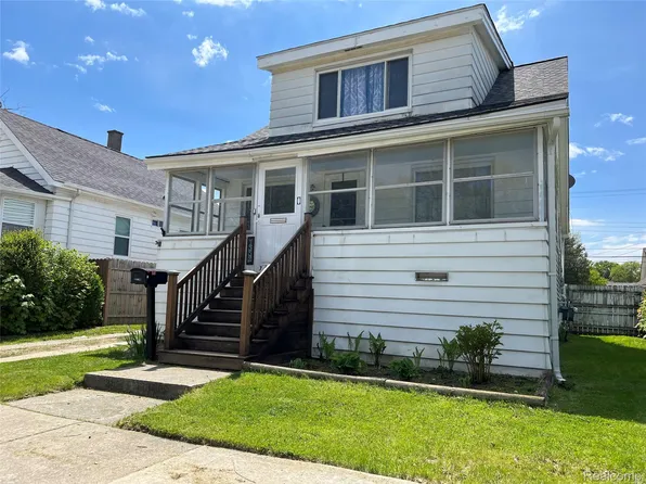 7352 Dale Ave, Center Line, MI 48015