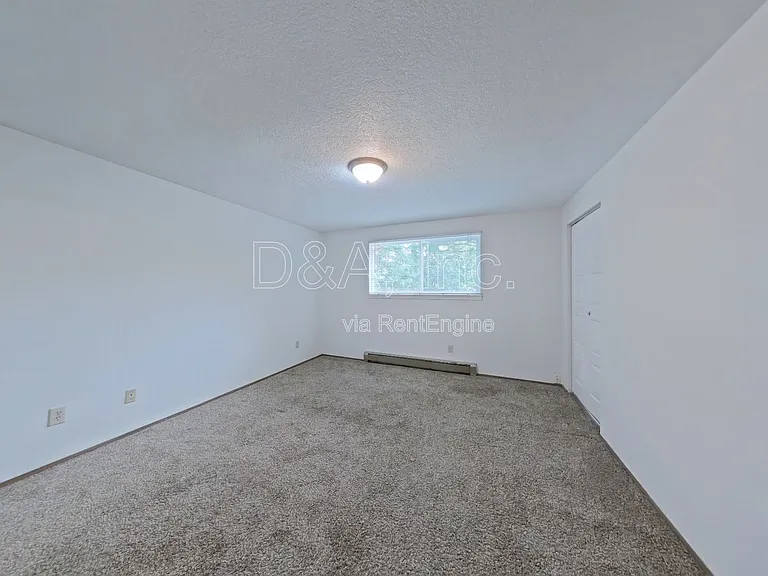 1692 Del Rio Ave SE — Photo 9