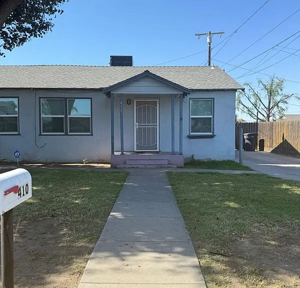 410 E San Joaquin Ave — Photo 1