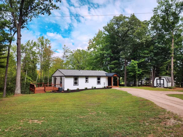 1661 E Hess Lake Dr, Grant, MI 49327