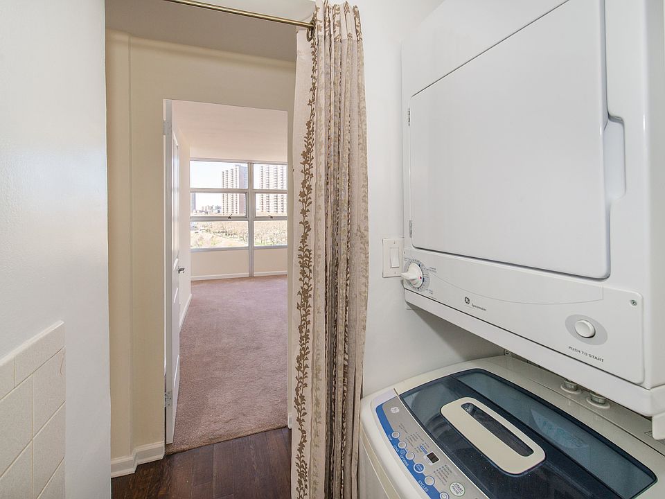 In-unit washer/dryer