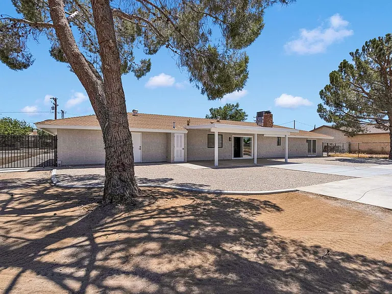 15262 El Centro Rd — Photo 49