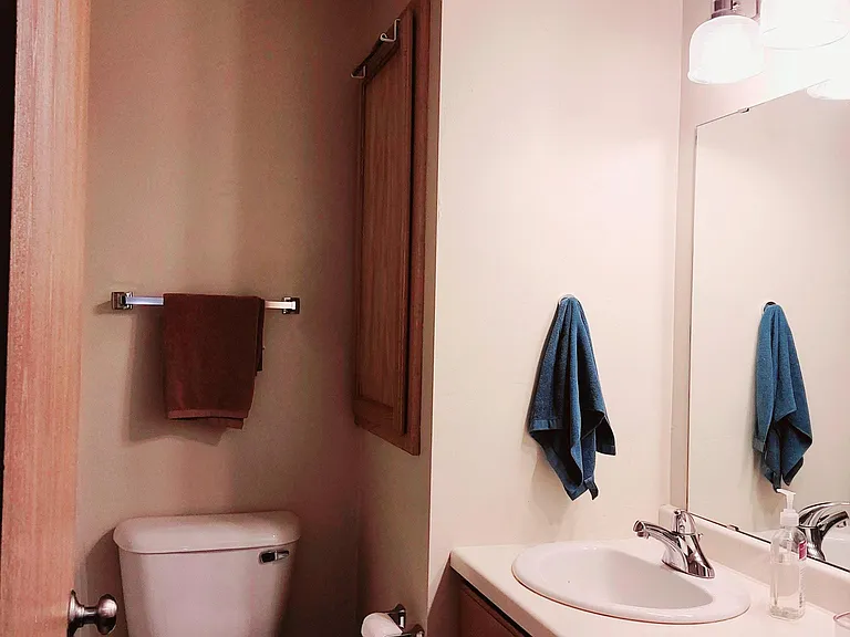 146 E River Dr — Photo 9